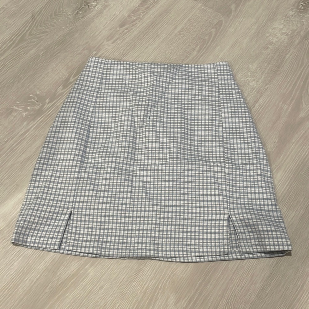 Brandy Melville skirt. In great condition, only wore it twice.